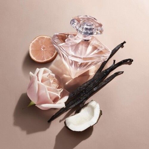 La Nuit Trésor Nude, the perfume presented in a new advertisement with Pénélope Cruz